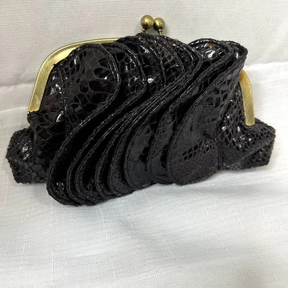 Avon Small Black Ruffle Clutch with Kiss Lock - Picture 12 of 12